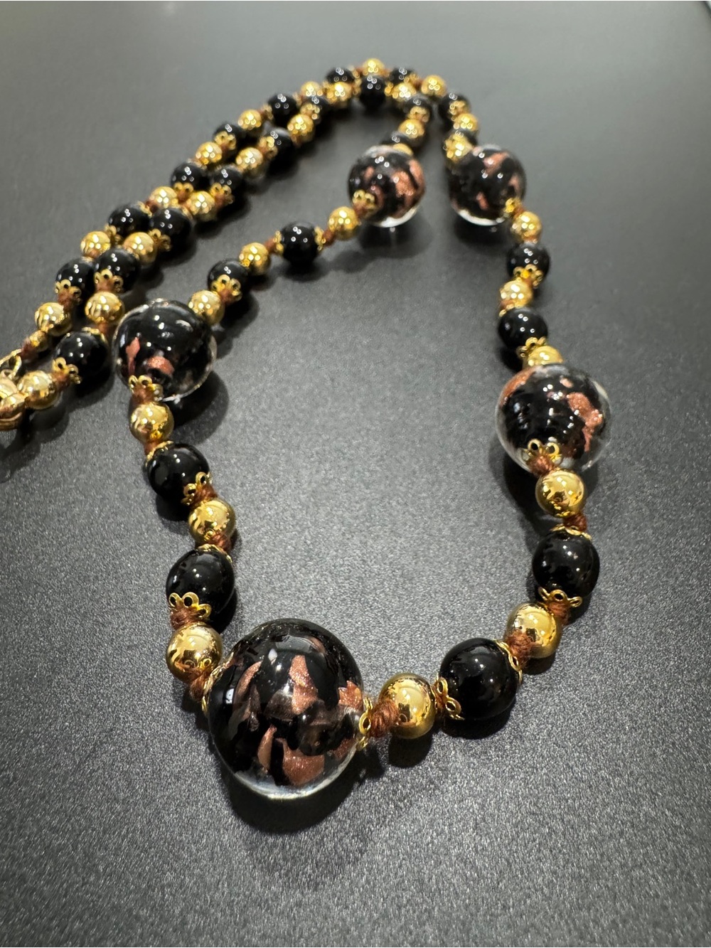 Vintage Italian Venetian Murano Art Glass Gold Foil Beaded Necklace Hand Knotted - Picture 2 of 10